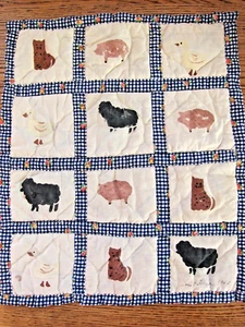 QUILT-VINTAGE W PAINTED FARM ANIMALS-ARTIST SIGNED-MINI WALL HANGING- 17" X 14" - Picture 1 of 10