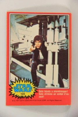 Star Wars 1977 Trading Card #123 Solo Blasts A Stormtrooper FR-ENG OPC L018813 - Image 1 of 2