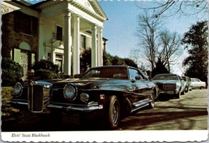 Postal: Stutz Blackhawk de Elvis Presley con varios coches detrás. - Imagen 1 de 2
