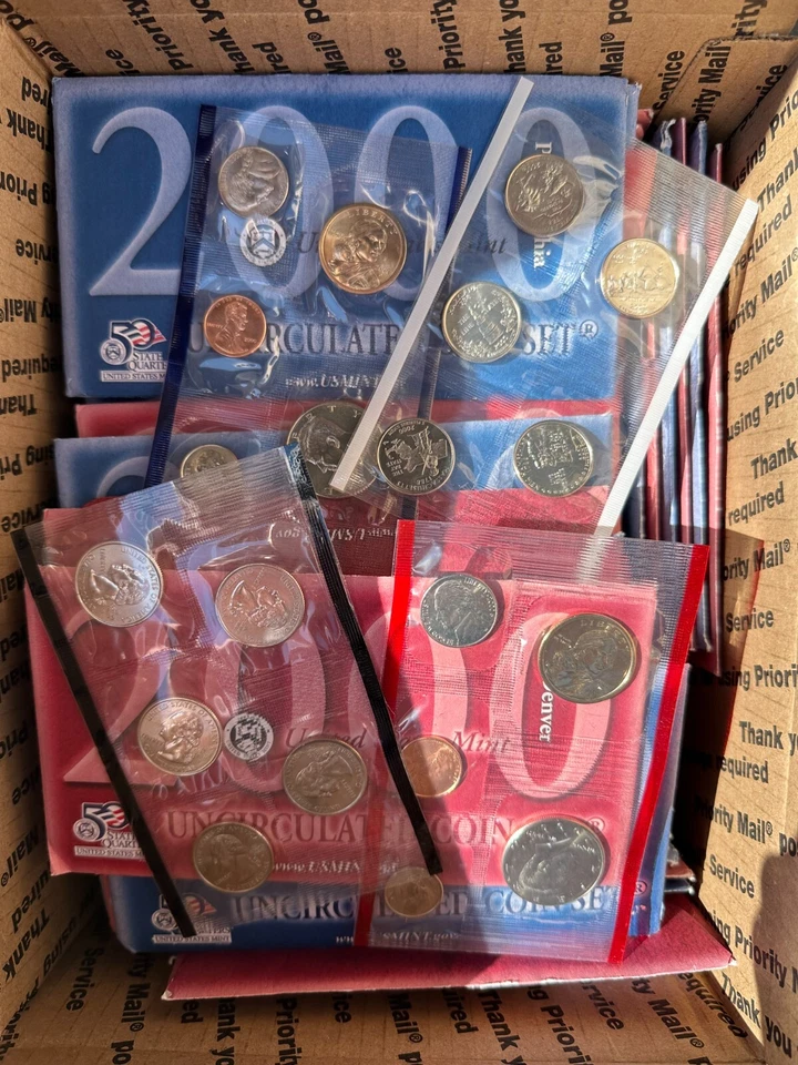 HUGE LOT of 30 Sets 2000 U.S. Uncirculated Sets P and D - Image 1 of 1