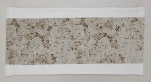Enchanted Shimmer Roses on White Terrycloth Bathmat - Afbeelding 1 van 1