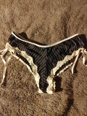 Bikini panty de encaje blanco y negro sedoso de colección 90 % nailon talla 7 Foto 1 de 4