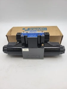 Tokimec Vickers DG4V-3-6C-M-P7-H-7-52-JA100 Directional Control Solenoid Valve - Picture 1 of 14