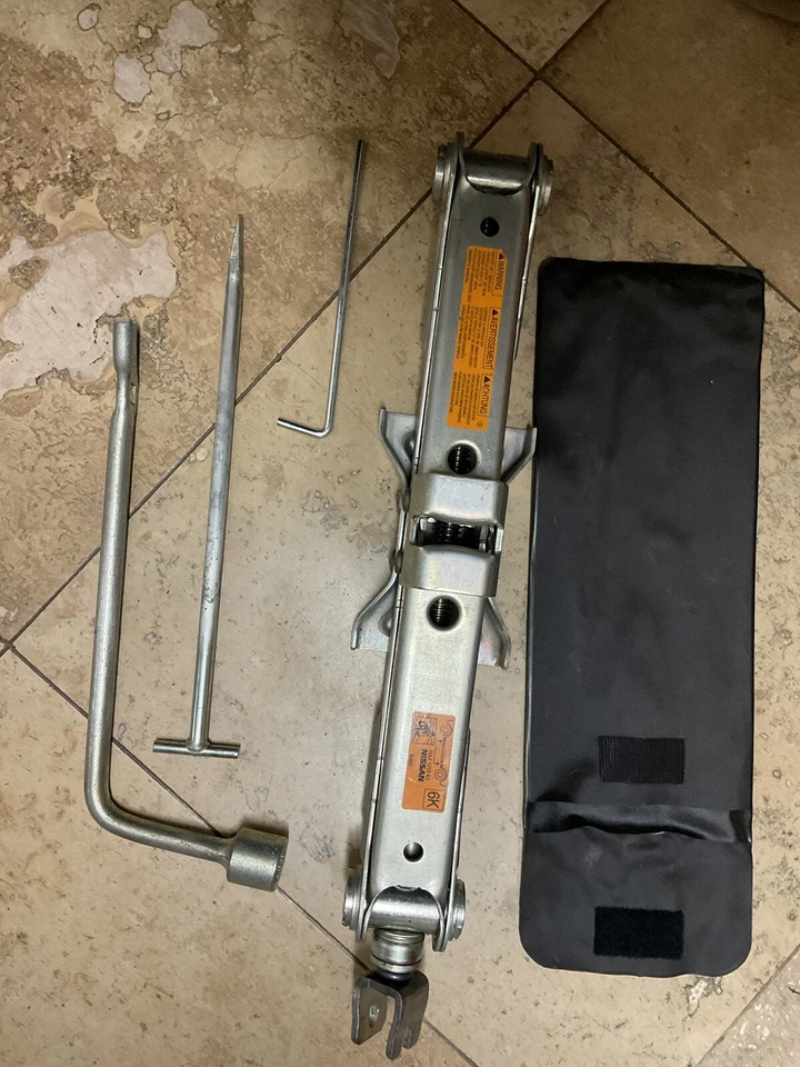 Оригинальный домкрат для шин 2006-2007-2008-2009-2010 Infinity M35 M45 - Изображение 1 из 4