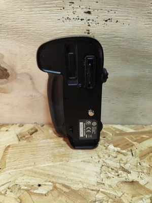 Original Nikon MB-D15 Battery Grip for D7100 / D7200 - Image 1 of 4