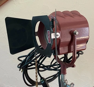 Mole Richardson Type 2351 200w Midget Solar Spot with barn doors          (RG11) - Image 1 of 4