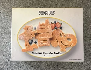 Williams Sonoma PEANUTS Set of 3 Silicone Pancake Molds Snoopy & Woodstock - Picture 1 of 5