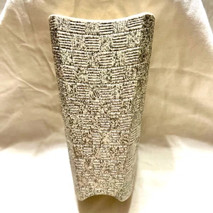 Jarrón vintage MCM Shawnee Art Pottery 1408 - tejido de cesta - crema y metal plateado - Imagen 1 de 7
