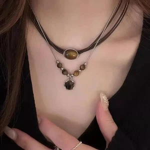 Vintage Halskette mit braunem Steinanhänger, Lederhalsband, Retro Hip Hop Schmuck - Bild 1 von 14