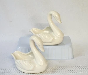 Paar RUMPF matt weiß Schwäne Pflanzgefäß Schmuck Aschenbecher 5" x 4" Oma Landhaus Kern - Bild 1 von 6