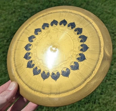 Golf Wraith Innova Cfr Star plastic 173-5g field tested no ink. very nice disc - Image 1 of 4