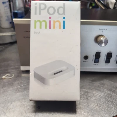 Apple White Dock Stand for iPod / iPhone M9467G/A SEALED Original New - Image 1 of 4