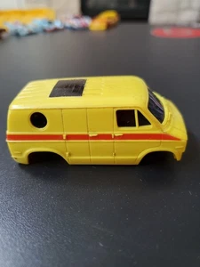 AURORA AFX CUSTOM DODGE VAN CAR HO SLOT CAR BODY AMARILLO - Imagen 1 de 5