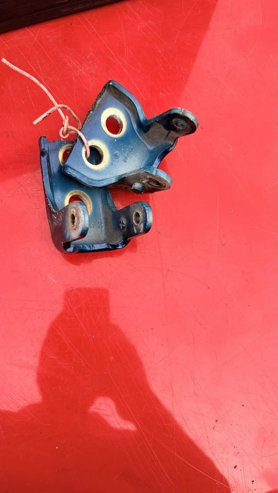 Peugeot 407  TOYOTA YARIS MK2 DRIVER  FRONT DOOR HINGES PAIR 2007 OSF - Image 1 of 4