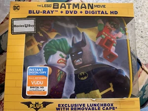 LEGO BATMAN MOVIE BLU - RAY DVD EXCLUSIVE LUNCH BOX & BAT CAPE KIDS BUNDLE PACK - Picture 1 of 2