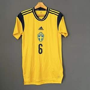 Sweden Jersey 2021/22 Home SMALL Mens Soccer Football Shirt Adidas GK5760 - Picture 1 of 7