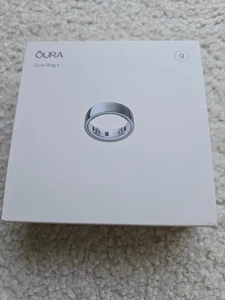 Oura Ring 4 size 9 Silver BRAND NEW in Box - Foto 1 di 1