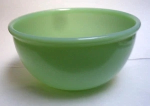 "Pequeño cuenco mezclador verde vintage de jadeíta Fire King 6"" borde enrollado horno artículos años 40" - Imagen 1 de 5