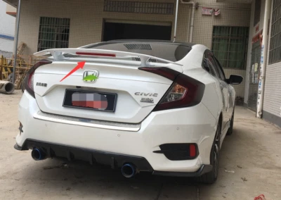 Alerón universal para Honda Civic 2016-2021 sedán con luz blanco perla Foto 1 de 4