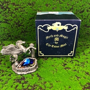 Myth and Magic PEGASUS'S POOL Tudor Mint 3906 Unicornio Cristal Vidrio Estaño - Imagen 1 de 12