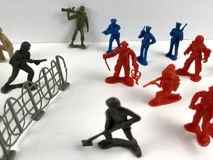 Army Men Figurines 40+ Piece Lot - Picture 1 of 9
