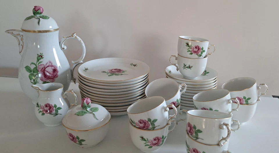 Fürstenberg Porzellan Rote Rose m. Goldrand f. 12 Personen - Bild 1 von 4