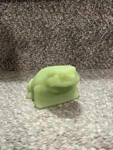 Vintage Fenton Uranium Glowy Frog Satin Custard Handmade Glows Green 3 X 4 - Picture 1 of 5