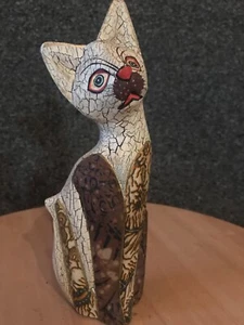 VINTAGE HAND CARVED FOLK ART PRIMITIVE HAND PAINTED CAT MADE IN INDONESIA - Picture 1 of 7