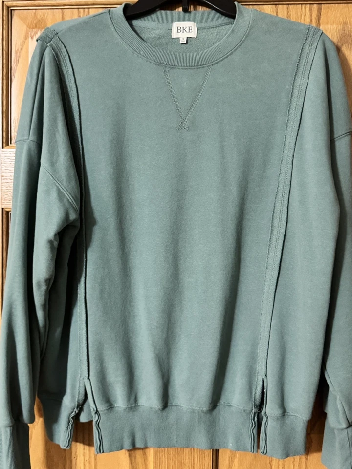 SUDADERA PARA MUJER BUCKLE RAW EDGE VERDE Talla PEQUEÑA usada una vez  Foto 1 de 3