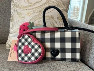¡Nuevo! Bolso Bandolera Betsey Johnson Evie Acordeón y Cartera Corazón Cuadros - Imagen 1 de 7