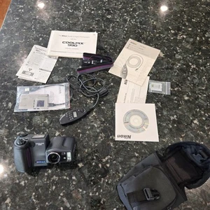 Nikon COOLPIX 990 3,34 MP schwenkbare Digitalkamera + Tasche Mc-eu1 Handbuch FUNKTIONIERT - Bild 1 von 16