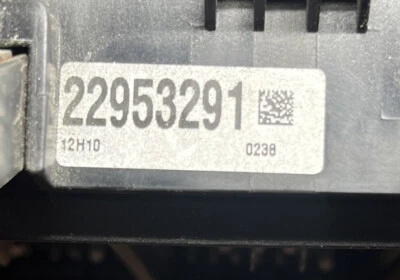 2013 CADILLAC ATS Engine Fuse Box 22953291 - Изображение 1 из 4