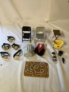 Lote Mixto de Accesorios de Lucha Libre Jakks WWE Micrófono Basura Cinturones Sillas + - Imagen 1 de 14