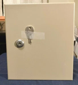 Johnson Controls SST-RM Lockng Metal Electrical Enclosure~7"x 8"x2.5"~Open Bx C - Picture 1 of 9