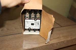 A1 Components CB3XQ02CY Definite Purpose Magnetic Contactor F7363 (3d) - Picture 1 of 9