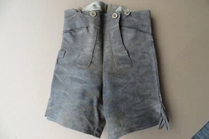 LEDERHOSE abgetragene versaute verschmierte verschlissene, zerrissene kurze Hose - Bild 1 von 12