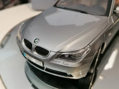 Kyosho 1/18 BMW Serie 5 Touring E61 2004 Silver Metallic GORGEOUS MINT Boxed - Immagine 1 di 4