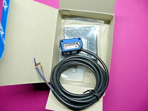 SICK retro-reflective photoelectric sensor Mod: WL100-2P1439 NEW & original packaging - Picture 1 of 4