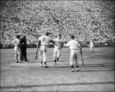 Gil Hodges Photo 8X10 - LA Dodgers 1959 World Series - Image 1 of 4