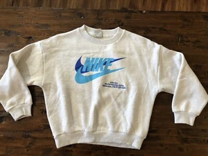 Nike Unisex Kids Pullover Fleece Sweatshirt Size M Light Gray DX5140-051 - Picture 1 of 6
