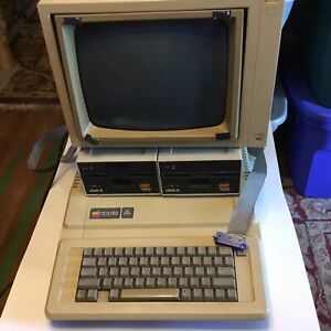 Vintage Apple IIe 2e Personal Computer A2S2064 and monitor A2M2010