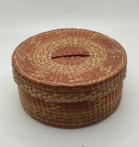 Handmade Lidded 4” Woven Basket Sweetgrass Round Color Top Handle Trinket Tea - Picture 1 of 6
