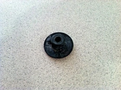 1997-2000 MERCEDES-BENZ C230 C280 W202 ~ WHEELHOUSE PLASTIC NUT - Image 1 of 3