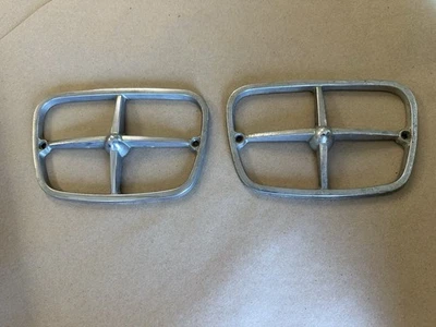 Pontiac Firebird 1969-1973 transmisión automática luces de estacionamiento delanteras biseles GM # 5960557 Foto 1 de 4