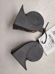 Lexus RX330, Horn Pair LH+RH, 2003-2018, 86510-48050 / 86520-48030 - Picture 1 of 12