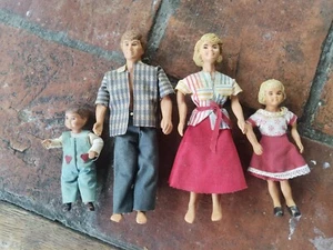 Vintage Dollhouse Poupée Miniature Famille Père Mère Fille Fils Caco? - Photo 1/8