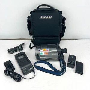 Sony CCD-TRV52 HandyCam Video Camera Recorder w/ Batteries and Charger + Bag - Picture 1 of 16
