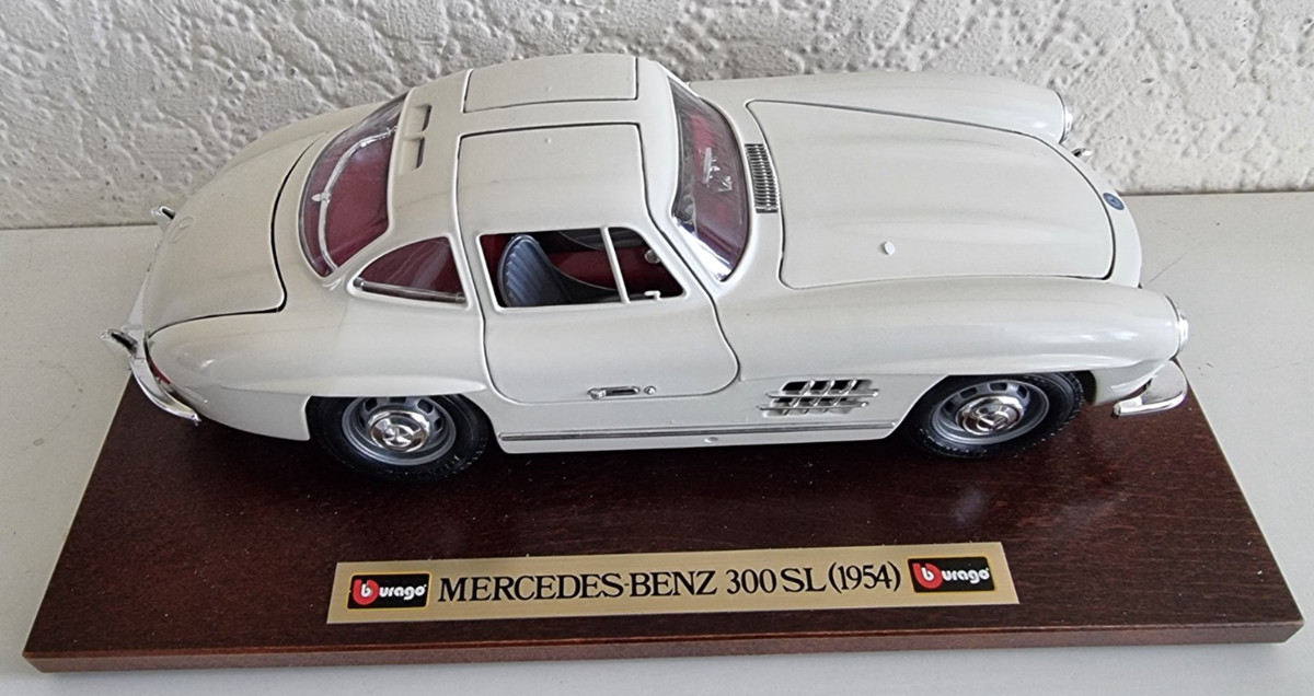 Mercedes-Benz Burago 1:18 Scale Diecast Cars, Trucks & Vans