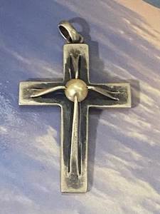 Cruz vintage de plata de ley deslustrada hecha en México con perlas de imitación  - Imagen 1 de 6