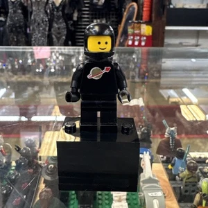 Lego Vintage schwarzer Torso Astronaut Classic Space Man Minifigur 6985 6891 6971 - Bild 1 von 3